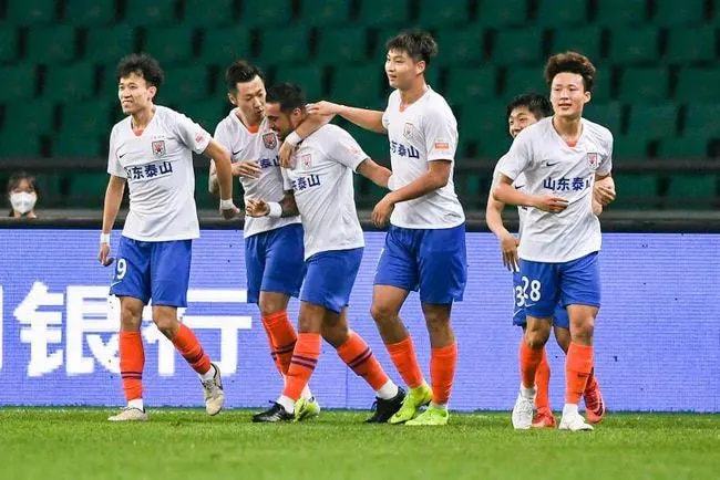 广州队迎欧超杯关键赛，今晚临场应变，质疑声仍在，年轻球员得到机会 -完美app下载