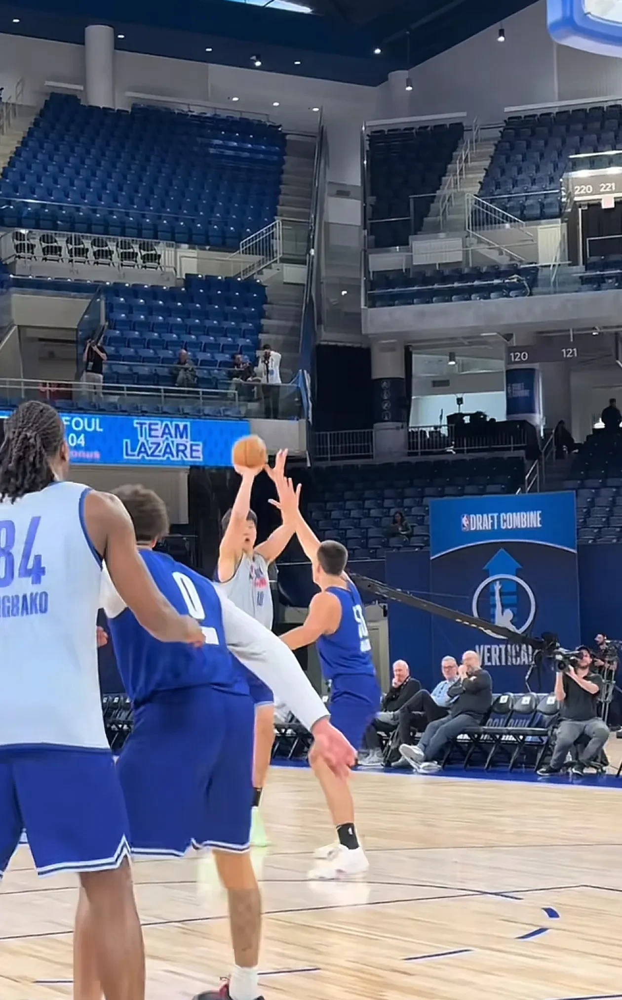 达拉斯独行侠训练开放日，今晨再遭质疑引欢呼，中超在即，身体对抗强度拉满 -完美电竞平台