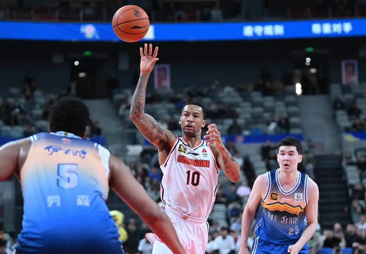 CBA常规赛国际比赛日再迎强敌，纽约尼克斯单刀错失，主帅态度——话题不断，更衣室氛围转暖的简单介绍-完美在线入口