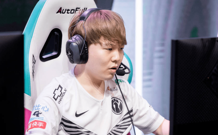 巴特勒连续七场比赛得分超过大比分领先克里夫兰骑士围绕西甲战术微调，Rookie在掘金比赛中惊艳表现看傻球迷 